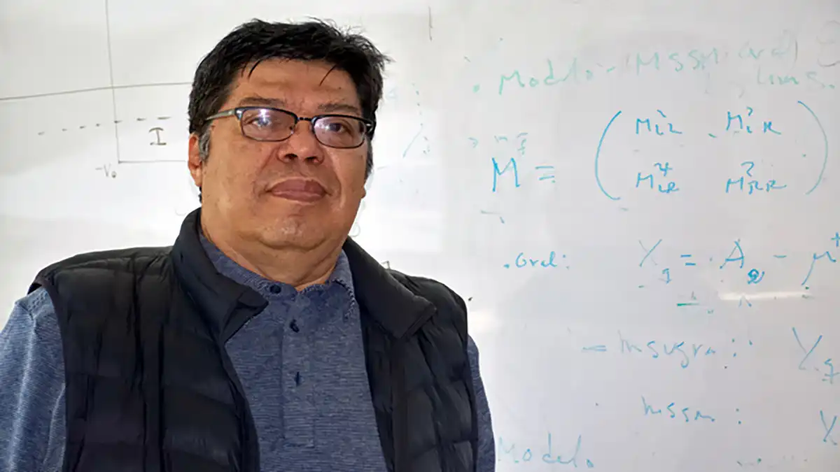 Sociedad Mexicana de Física entrega máxima distinción a investigador de la BUAP