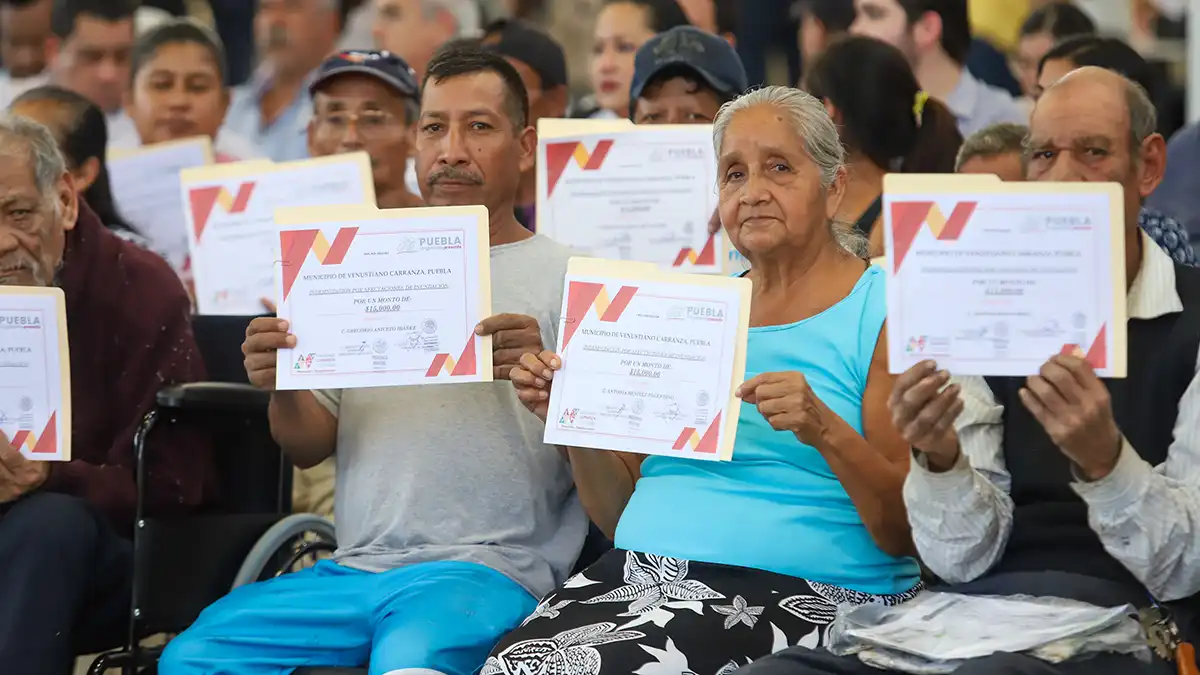Damnificados por huracán "Otis" en Puebla reciben apoyos