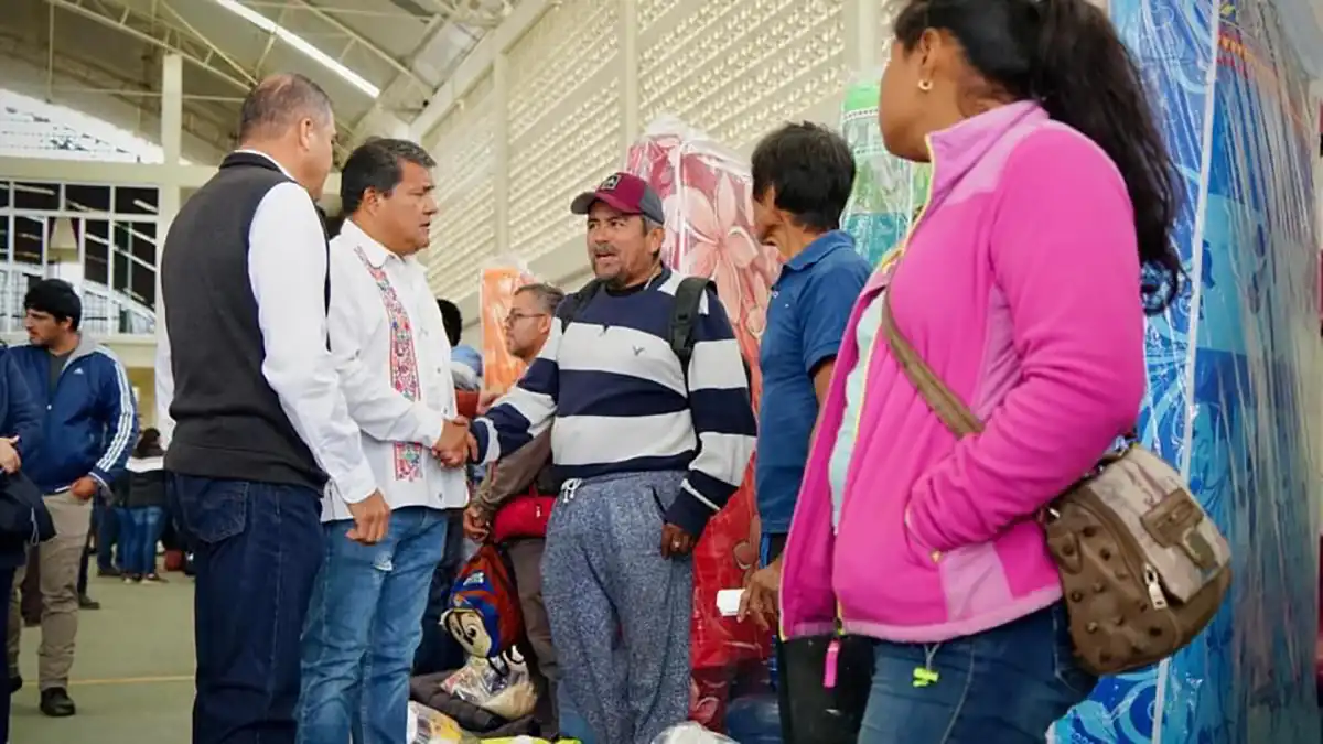 Julio Huerta entrega apoyos a damnificados por Otis en Venustiano Carranza