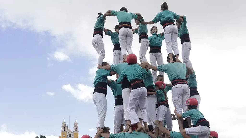 Pirámide humana catalana, en la Pirámide de Cholula