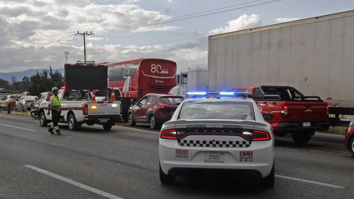 Volcadura de camión provoca caos vial e la autopista Acatzingo-Ciudad Mendoza