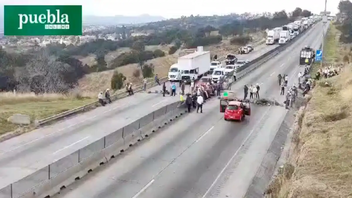 Caos en la autopista México-Puebla por bloqueo en el Arco Norte