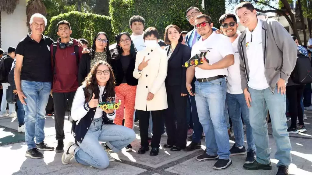 Reunión de robots en la BUAP con el torneo nacional "Guerra de Dioses"