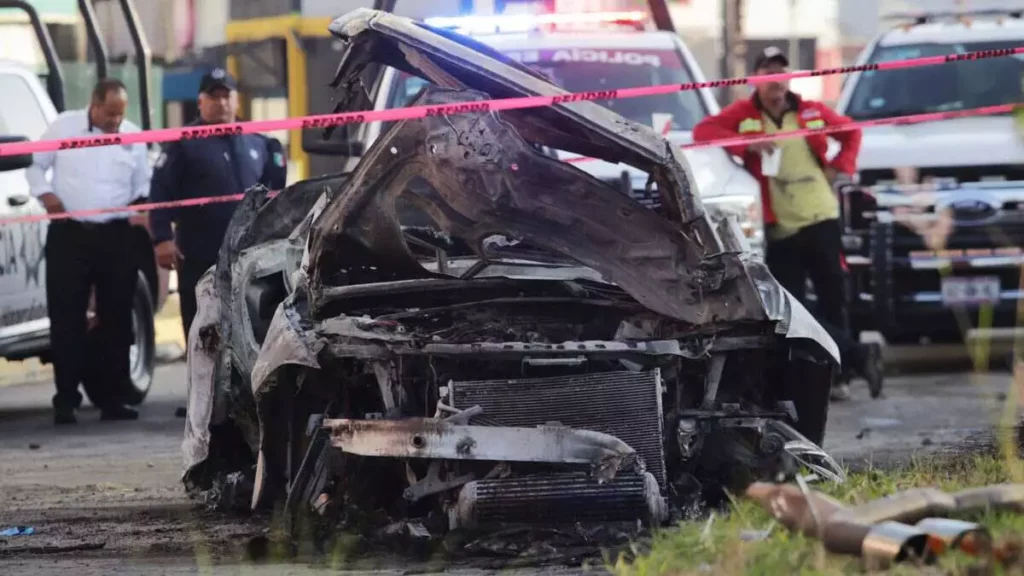 Mueren calcinados tres jóvenes tras accidente en la Vía Atlixcáyotl