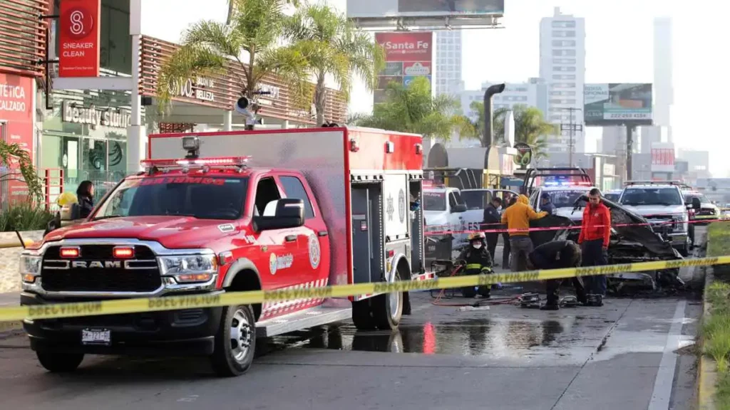 Así huyó el conductor el BMW donde se calcinaron tres personas en la Atlixcáyotl