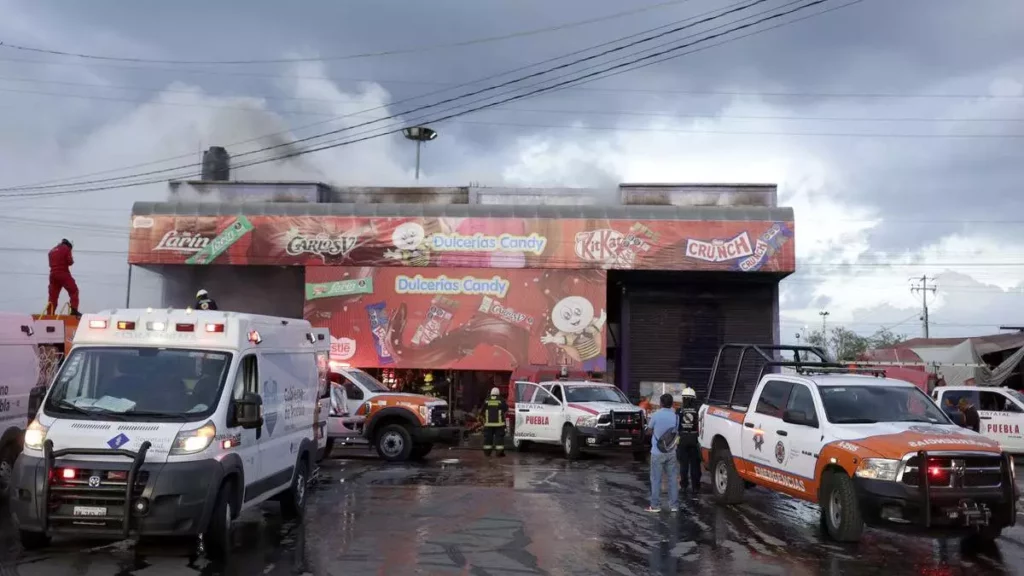 Se registra incendio en una dulcería de la Central de Abasto