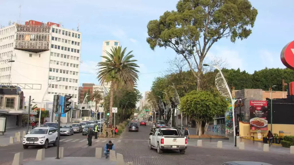 Inicia rehabilitación de la Avenida Juárez en Puebla capital