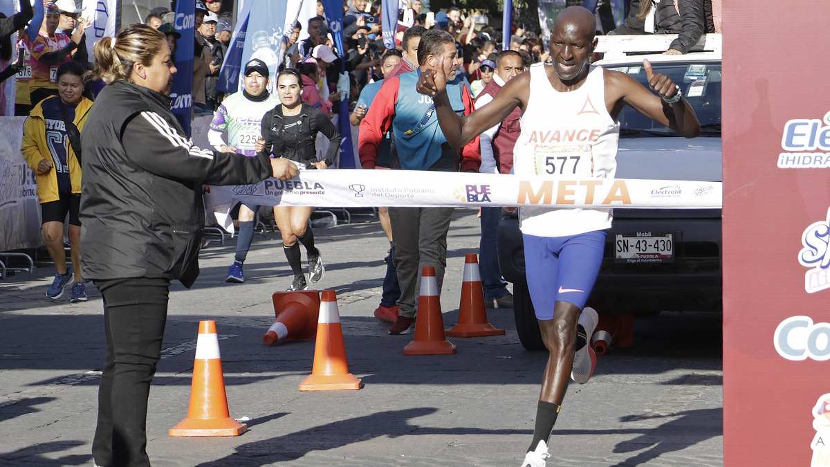 Daniela Alonso y Julius Kibet, los ganadores del Maratón Puebla 2023