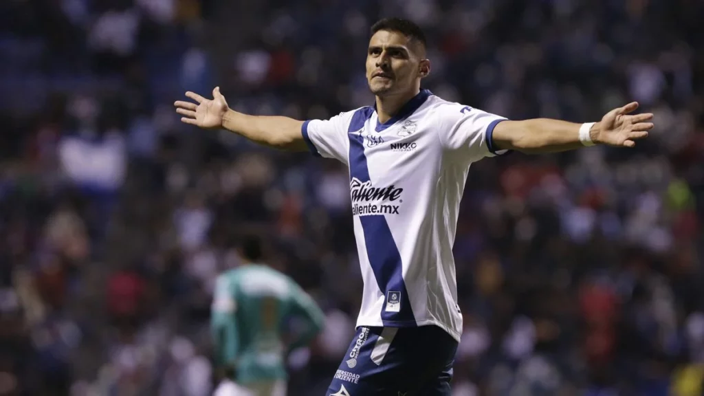 Club Puebla gana 5-4 al León se aferra al repechaje