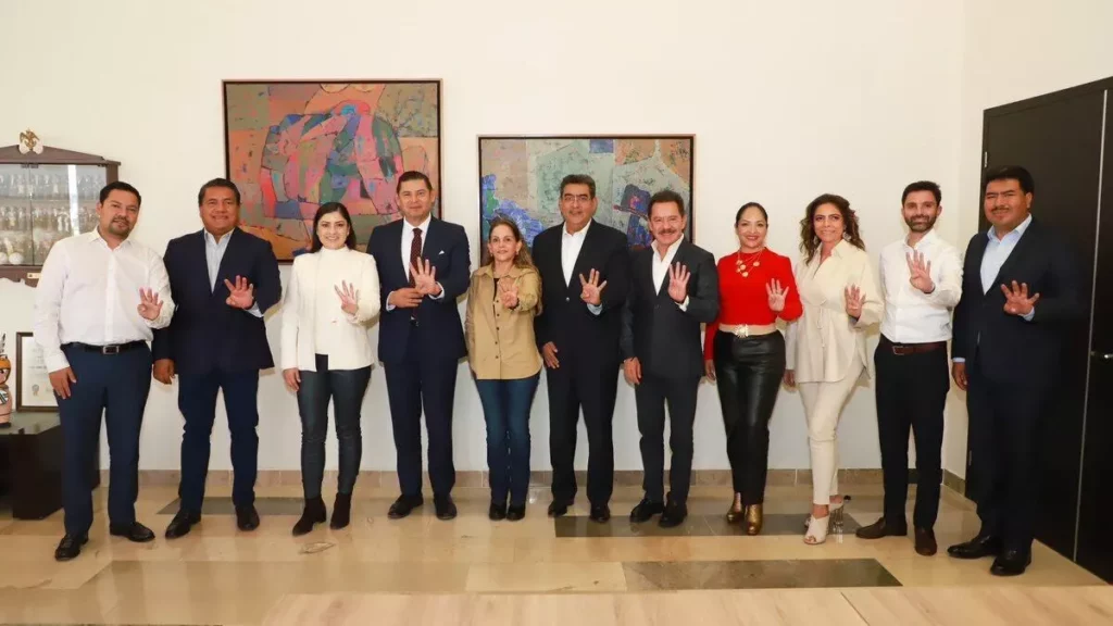 Gobernador de Puebla encabeza reunión de unidad en torno a Armenta