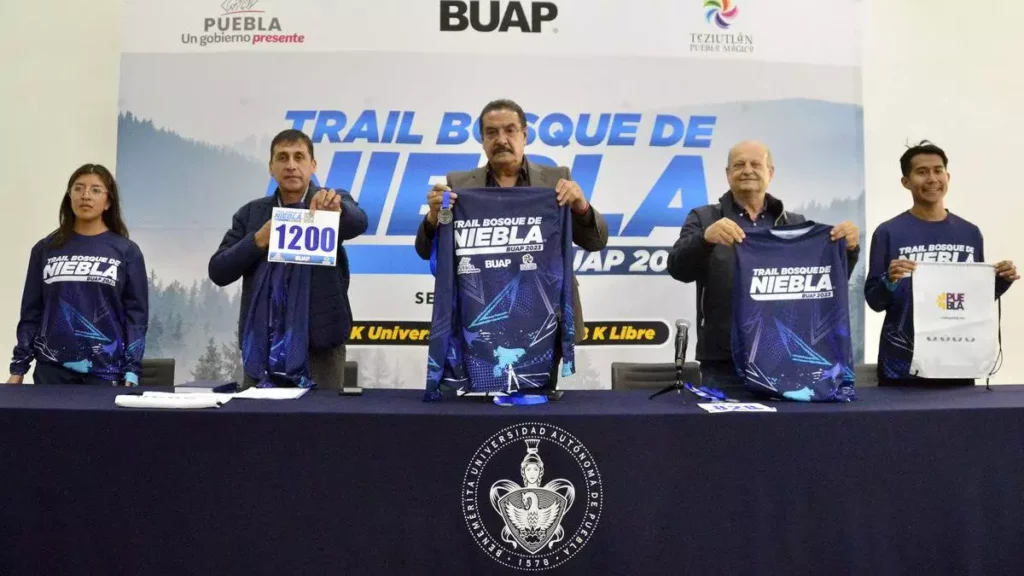 Presentan playera y medalla oficial del Trail Bosque de Niebla BUAP