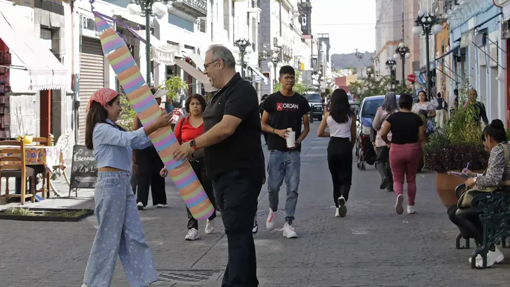 En duda, mesas al aire libre en la 16 de Septiembre