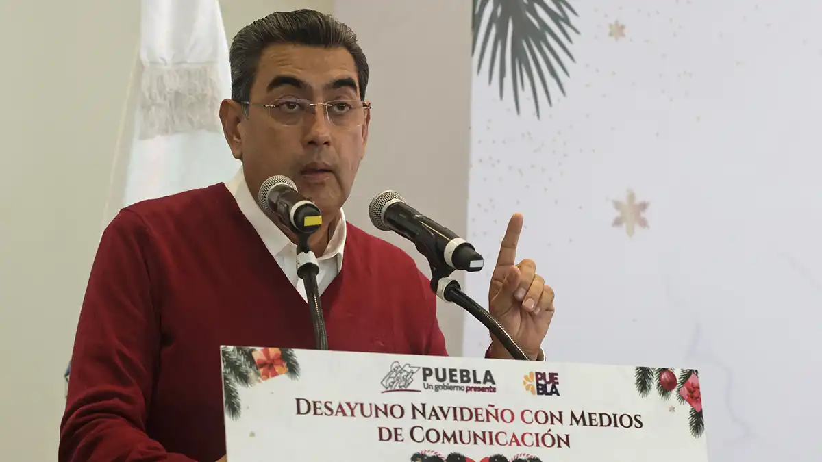 Gobernador de Puebla dice que mantendrá "sana distancia" del proceso electoral