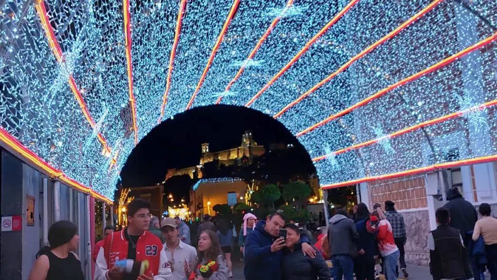 Atlixco recibe en una semana más de 100 mil visitantes para recorrer la Villa Iluminada