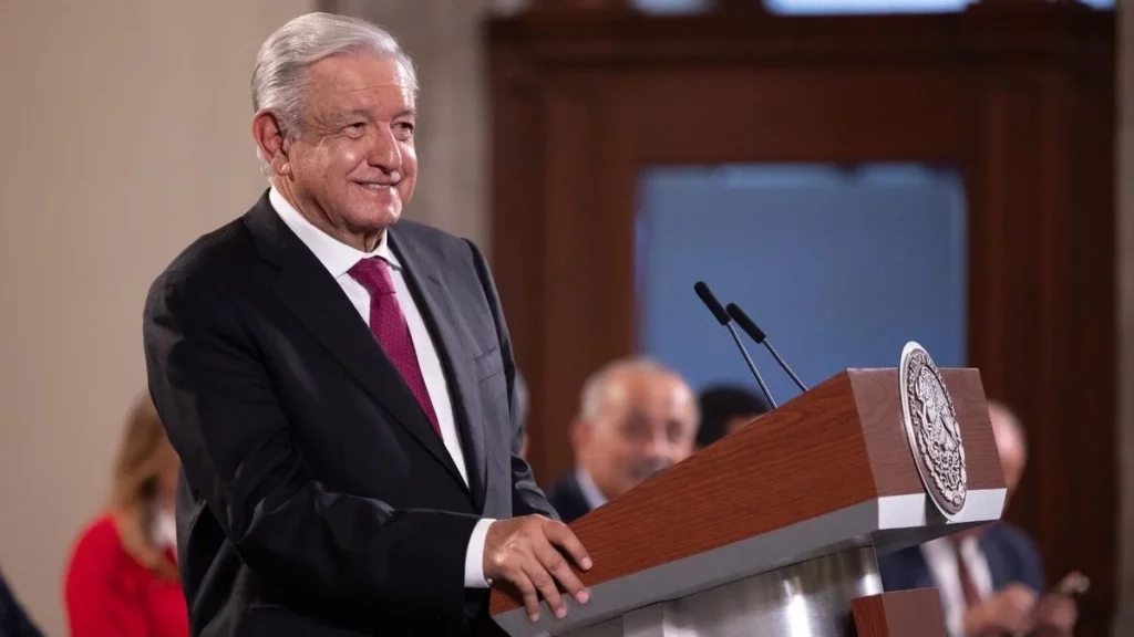 AMLO felicita a Sergio Salomón por su primer año de gobierno