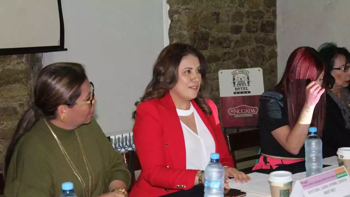Congreso de Puebla: Preside diputada Laura Zapata foro para la presentación de la Vitrina Social