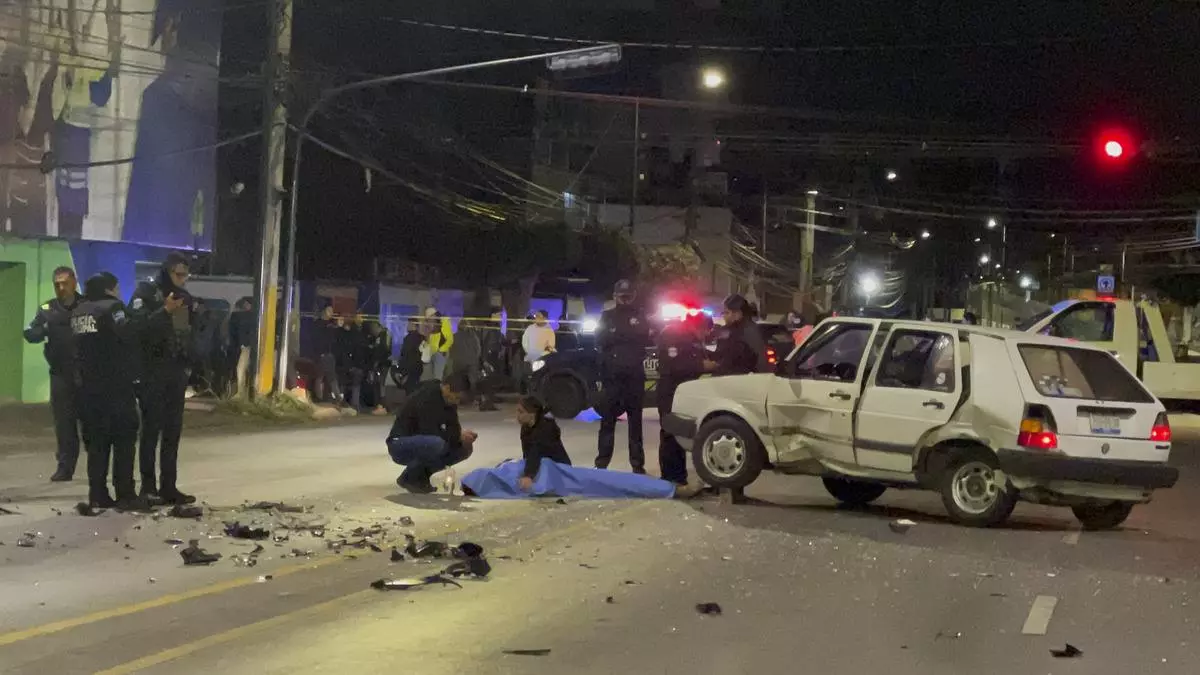 Muere motociclista al chocar con un vehículo que dio vuelta prohibida en Puebla