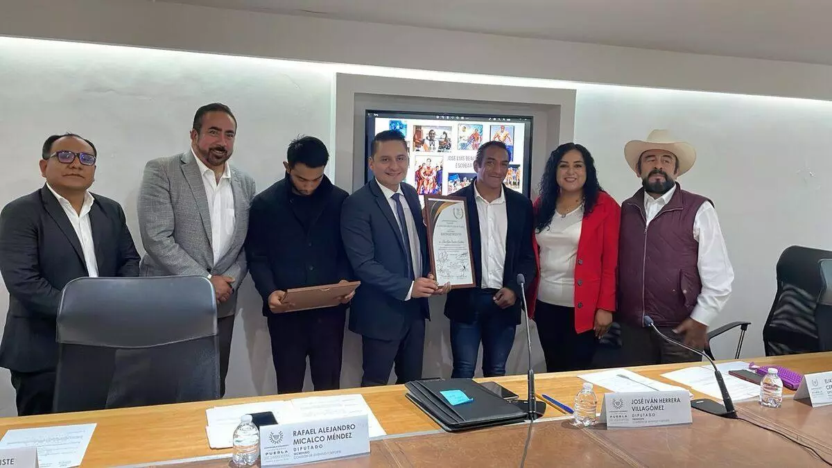 Congreso de Puebla: Reconocen a deportistas de Texmelucan