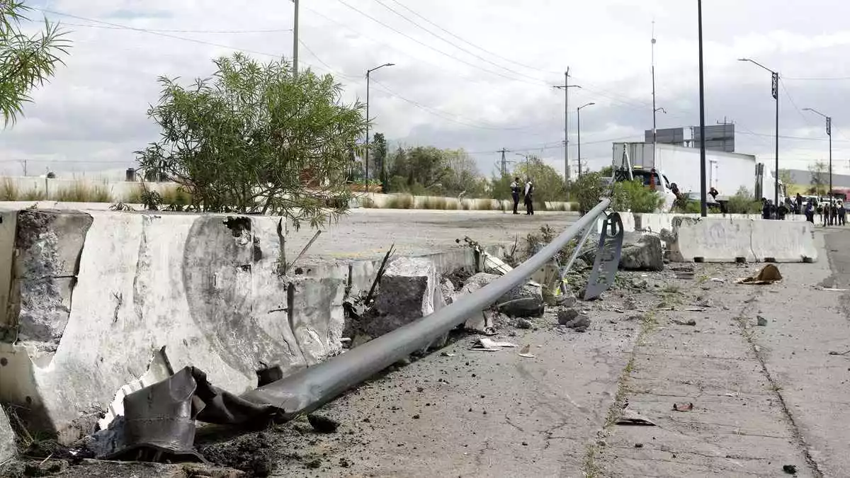 Persecución y balacera de camión robado en el Periférico de Puebla