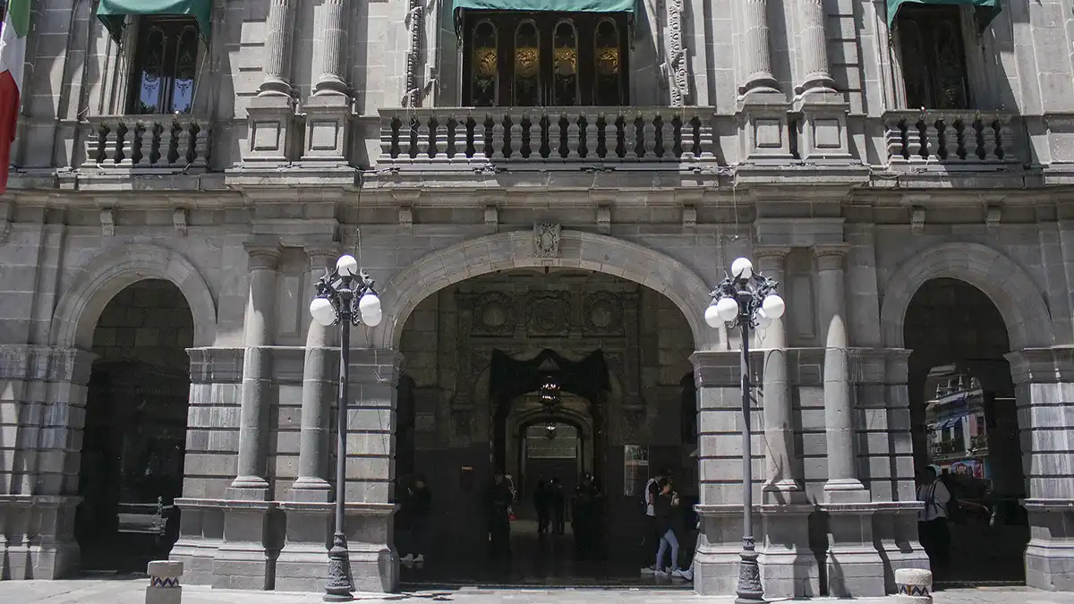 En análisis entrega de bases a trabajadores del Ayuntamiento de Puebla