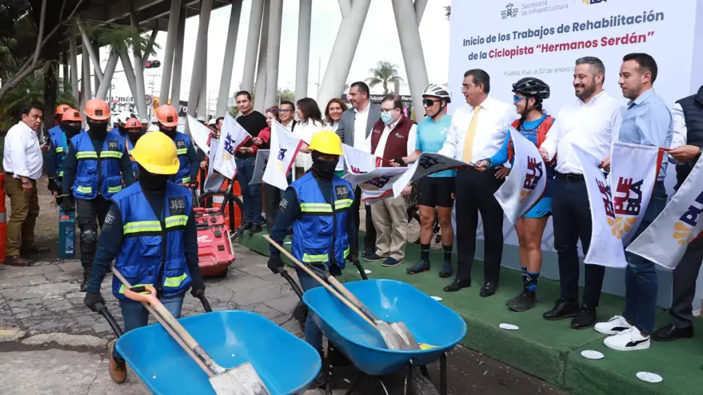 Arranca rehabilitación de ciclopista del bulevar Hermanos Serdán