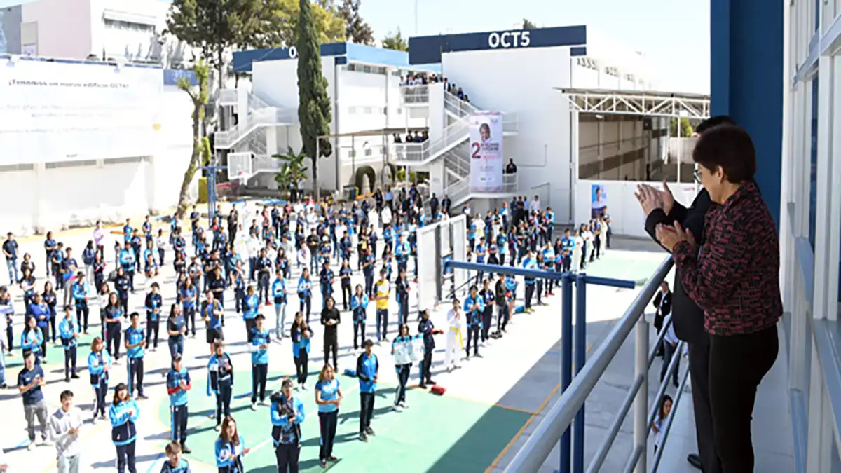 Rectora de la BUAP reconoce logros de la Preparatoria 2 de Octubre de 1968