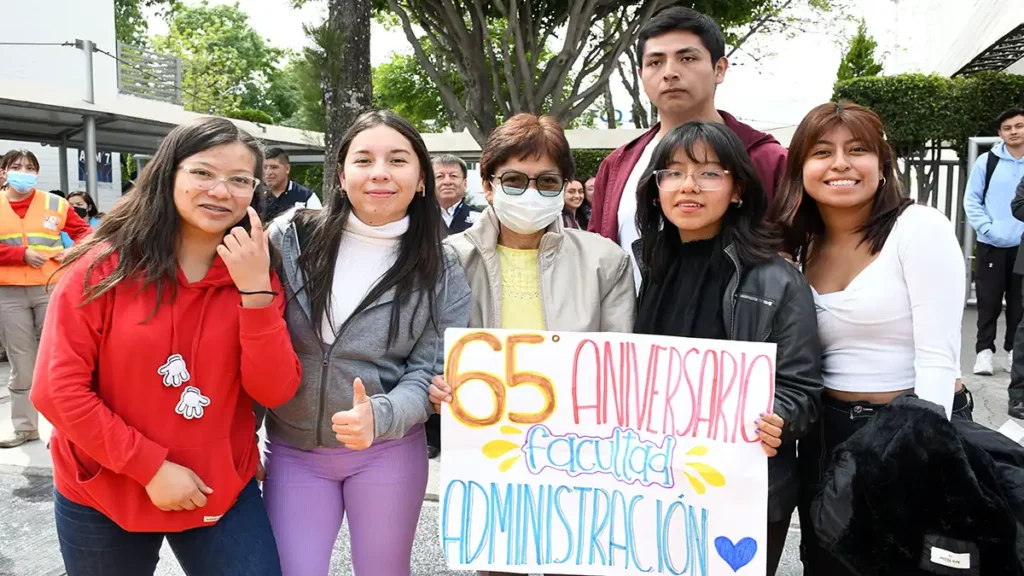 Rectora de la BUAP festeja los 65 años de la Facultad de Administración