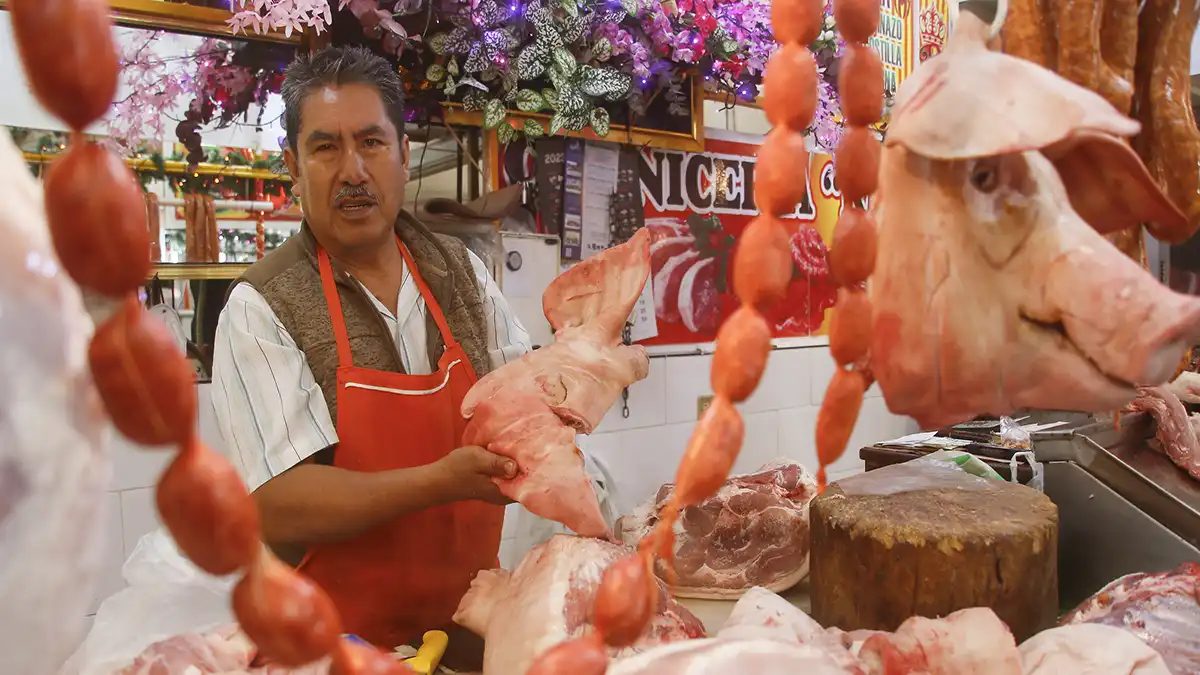 ¿Cobro de piso en mercados municipales de Puebla?