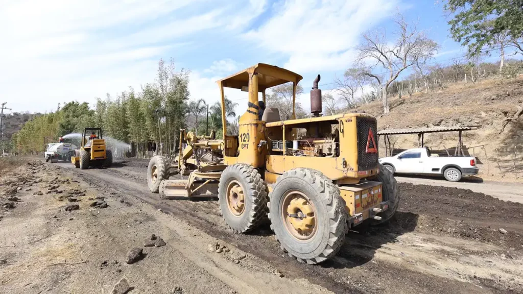 Sergio Salomón arrancó rehabilitación de la Carretera Intermixteca