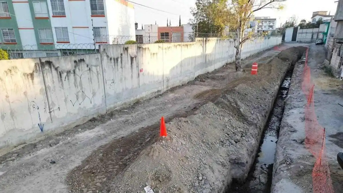 Continúa la rehabilitación de calles en San José Chapulco