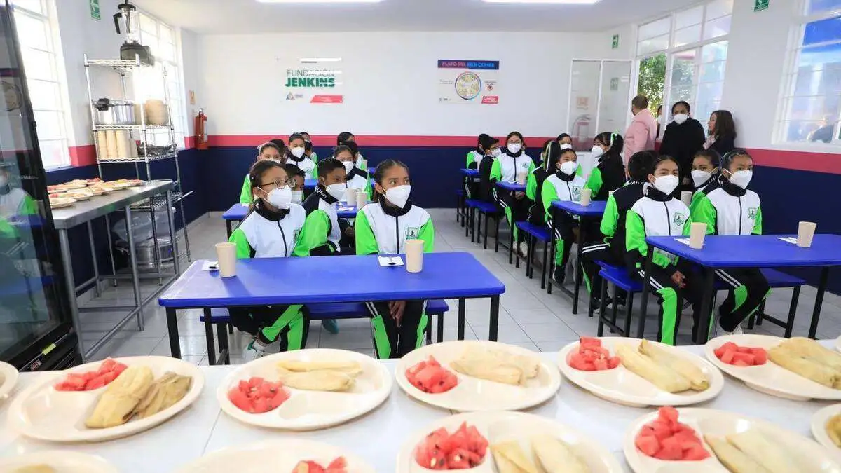 Van 14 desayunadores escolares rehabilitados en Puebla capital