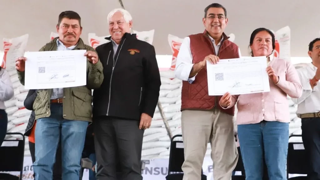 Entregan en Tepeaca 290 toneladas de fertilizante a más de mil productores