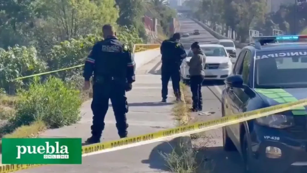 Hallan cadáver de un indigente en el puente de la Recta a Cholula