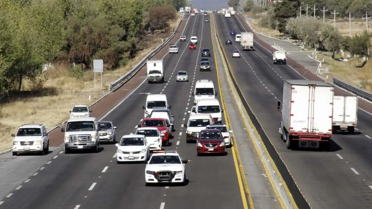 Cierre parcial de carril en la autopista Acatzingo-Ciudad Mendoza por obras