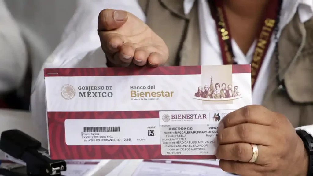 Este mes habrá pago doble de la Pensión para el Bienestar en México.