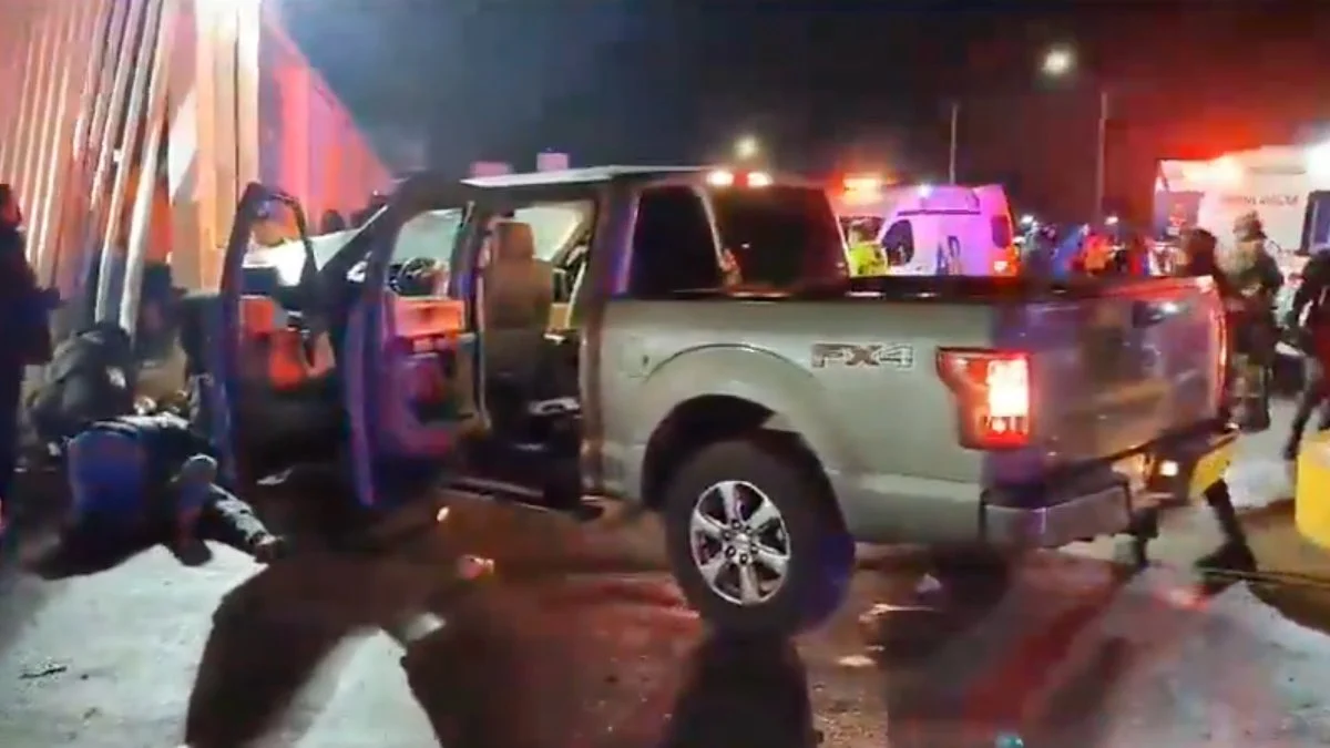 Camioneta arrolla a aficionados de Rayados en Torreón; fallece una mujer