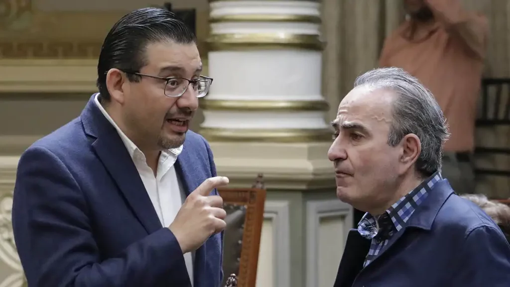 Eduardo Alcántara abandona bancada del PAN y se suma al Grupo Plural