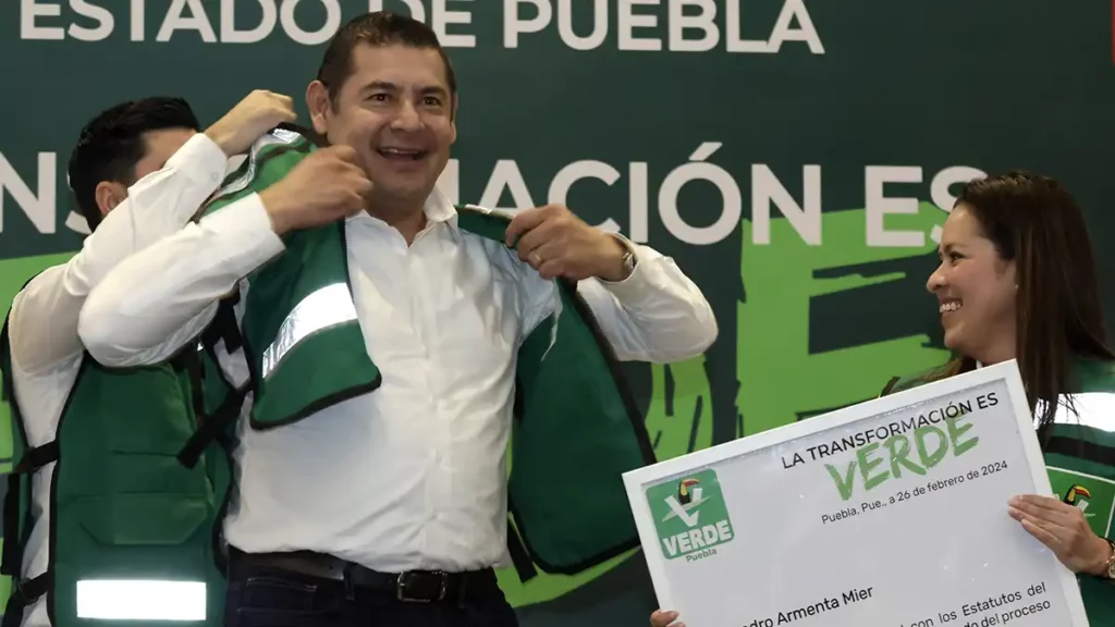 PVEM entrega a Alejandro Armenta constancia como candidato a la gubernatura