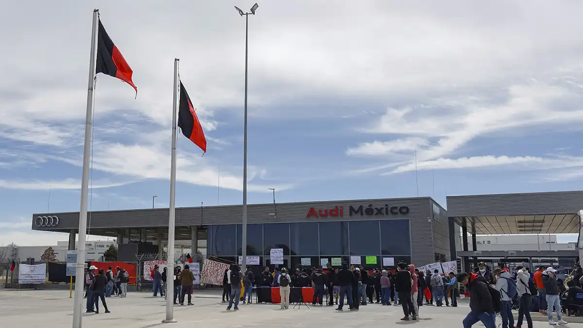 Tribunal Laboral ordena votación para validar huelga en Audi México