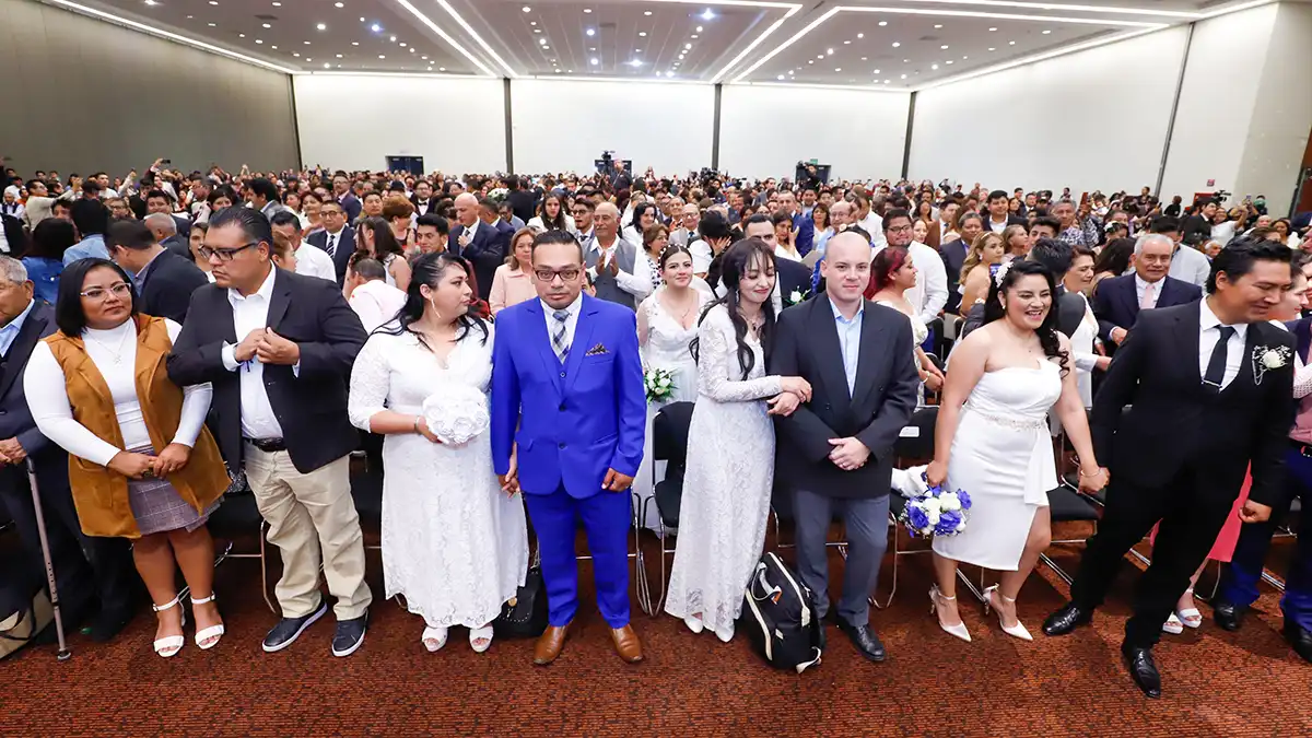 200 parejas poblanas se casaron el Día del Amor y la Amistad