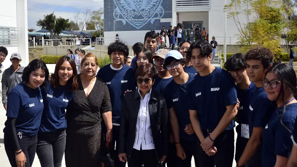 Rectora de la BUAP reconoce avances en Preparatoria Regional Simón Bolívar