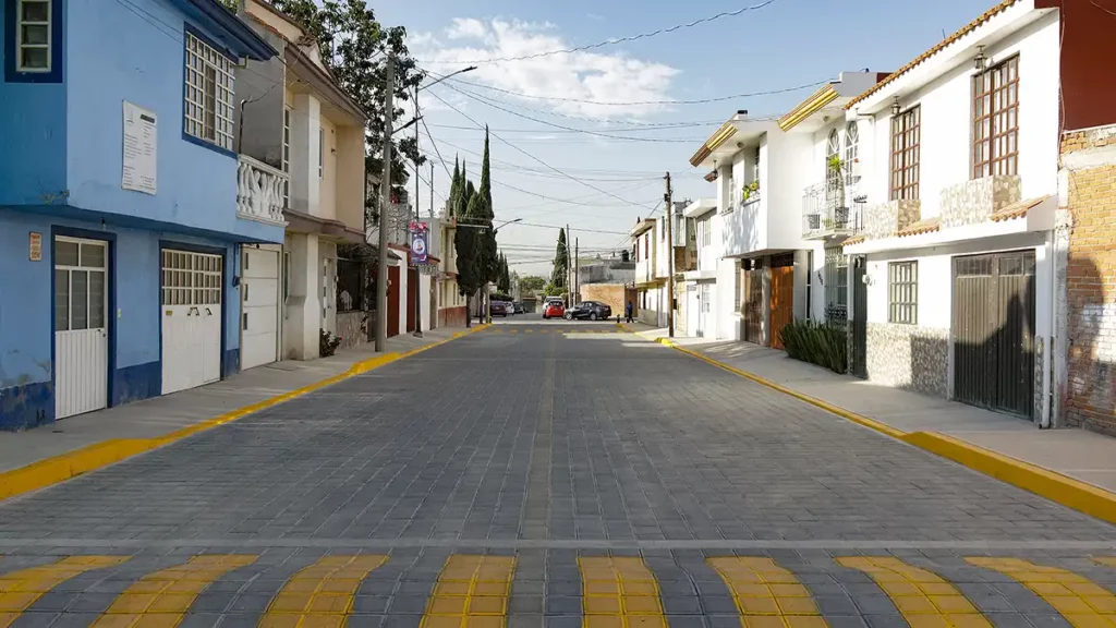 Vecinos de colonias del sur estrenan cuatro calles