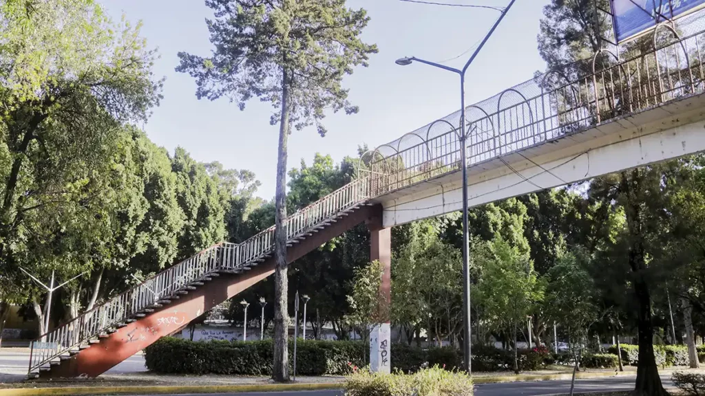 ¿Cuánto costará el retiro del puente peatonal del CENHCH?