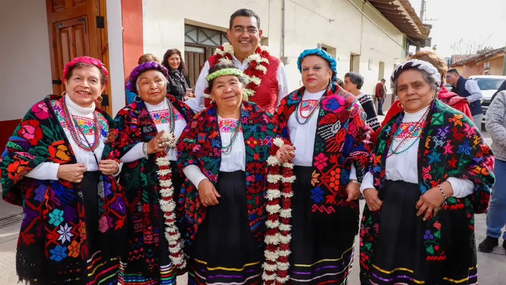 Sergio Salomón inauguró obras y entregó apoyos en Tlatlauquitepec, Atempan y Teziutlán