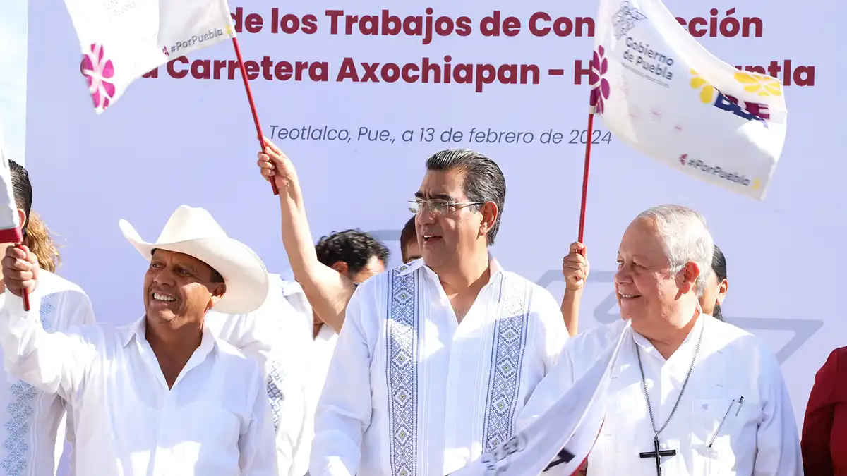 En Tleotlalco, Sergio Salomón inició construcción de la carretera Axochiapan-Huachinantla
