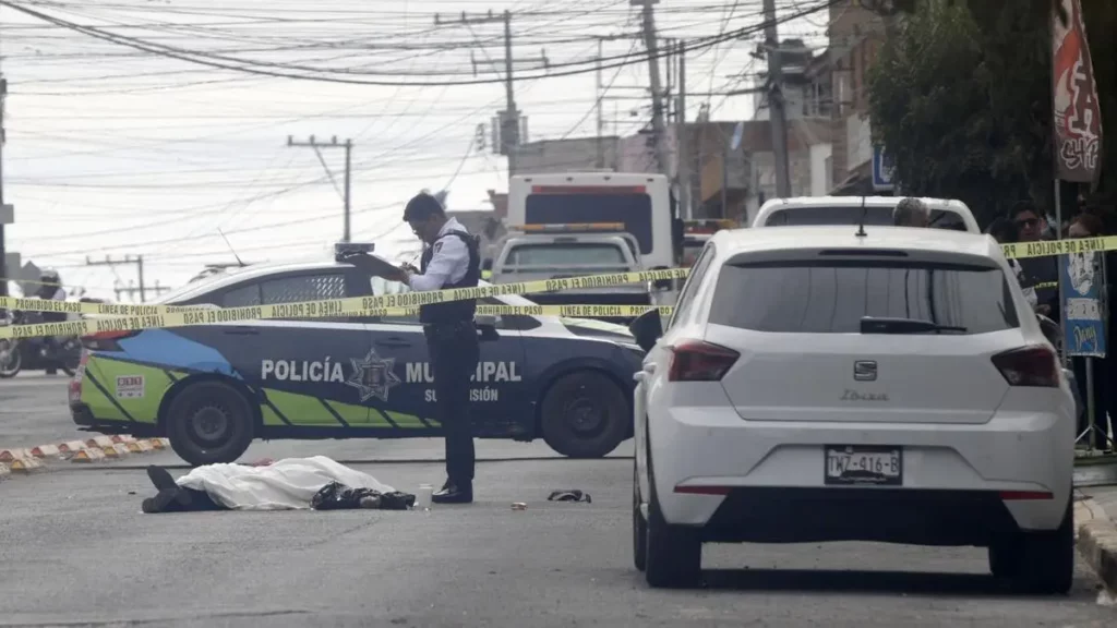 Ciclista muere atropellado por un microbús de la Ruta 25