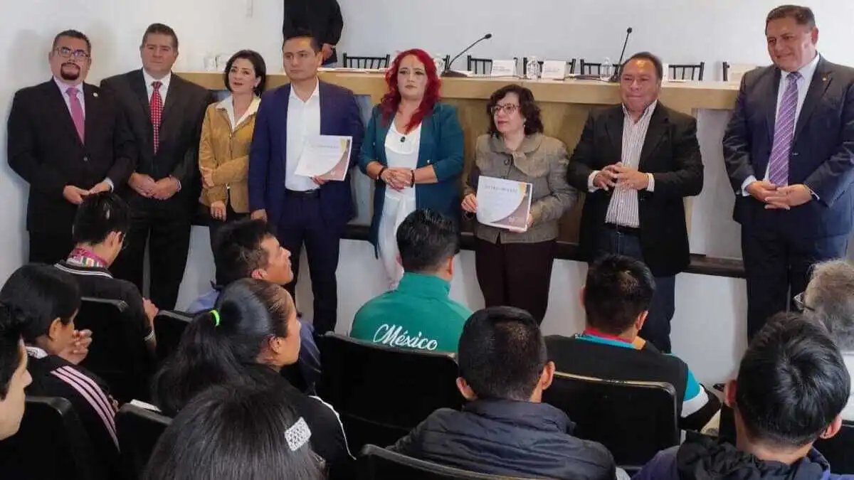 Congreso de Puebla entrega reconocimientos a atletas con discapacidad