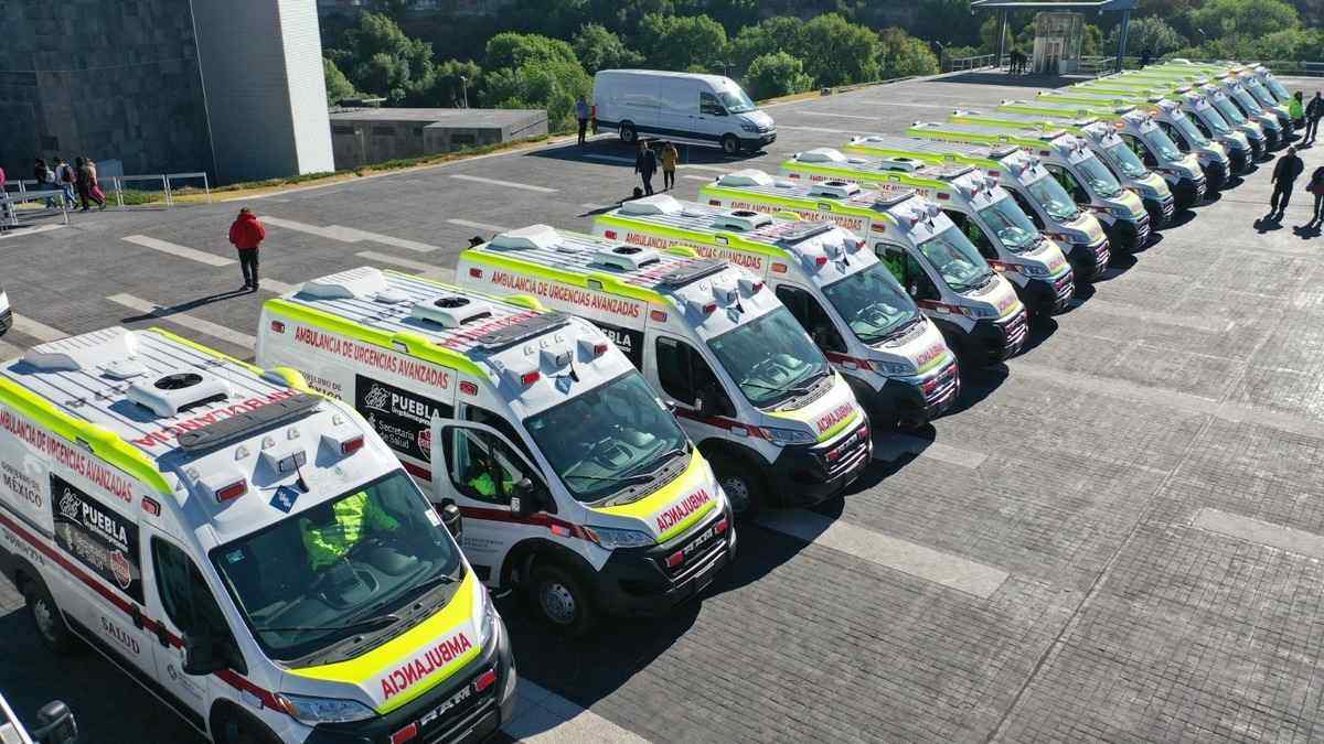 Gobierno de Puebla y Beneficencia Pública entregan 23 ambulancias y ...