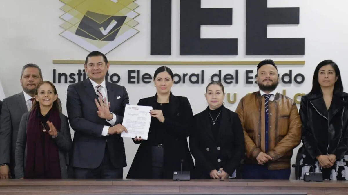 Alejandro Armenta registra plataforma política ante el IEE Puebla