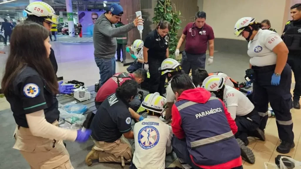 Hombre muere de un infarto cuando paseaba en Plaza Solesta